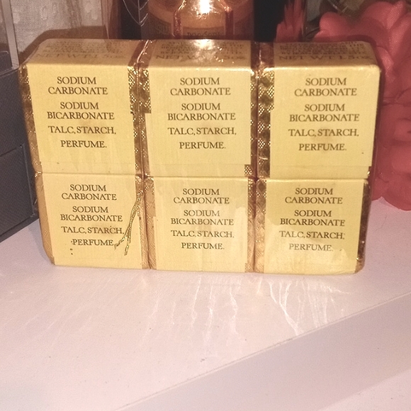 🌼NWT VINTAGE PERFUMED ENGLISH BATH CUBES 🌼 - Picture 3 of 3
